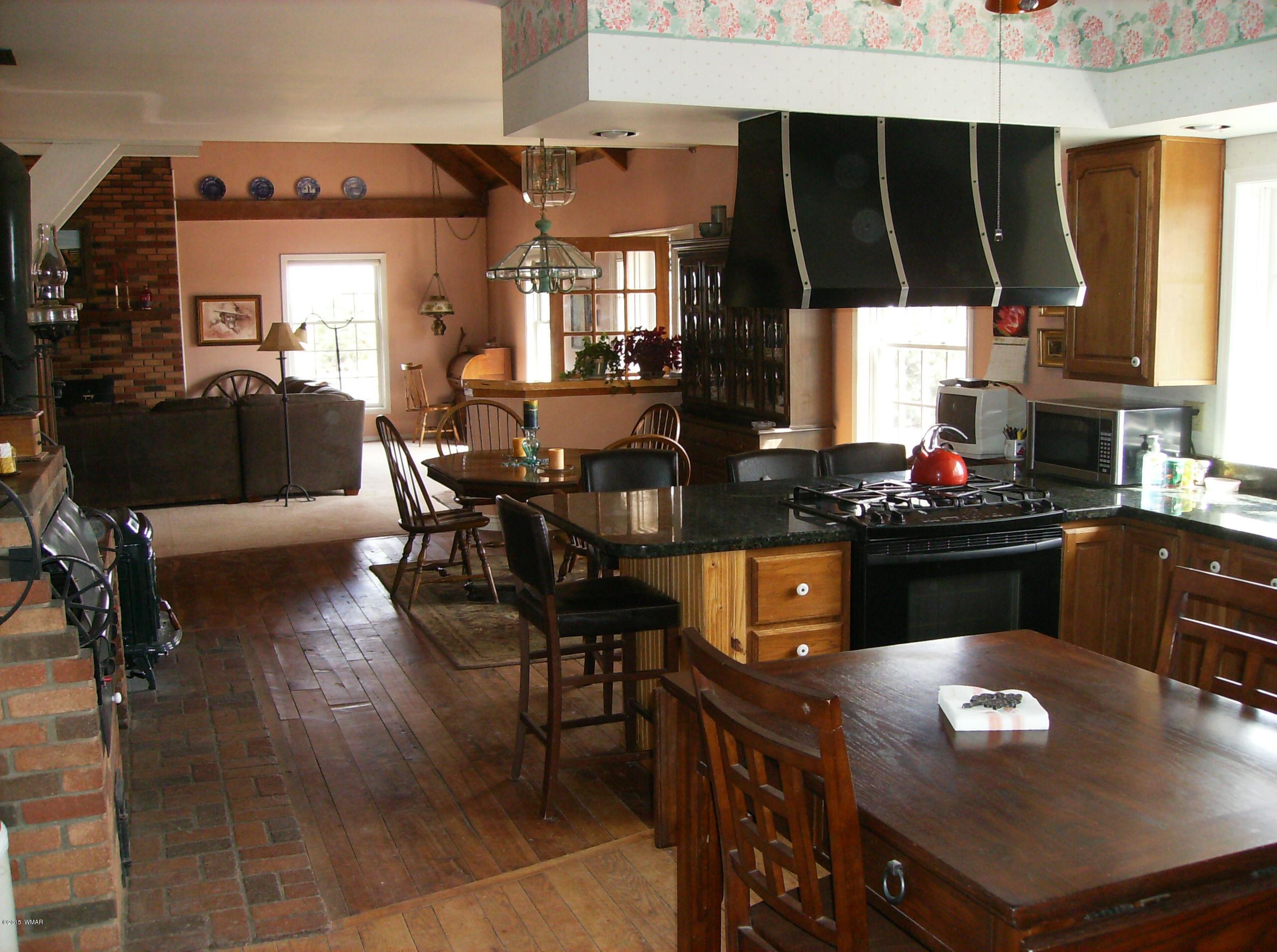 137 Spruce Road Vernon, AZ 85940 - Photo 13 of 61
