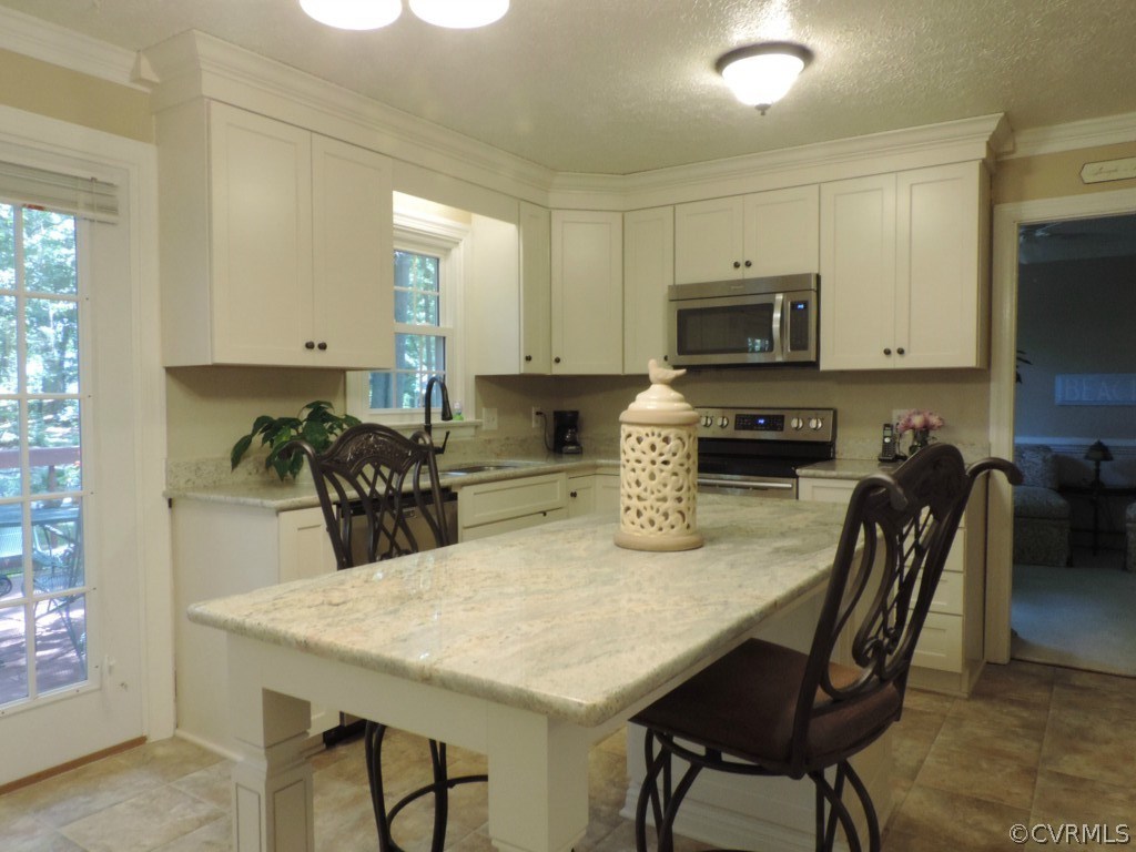 611 Milbrae Road Chesterfield, VA 23236 - Photo 5 of 24 Gallery Image 5