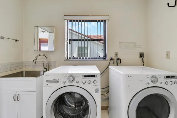 a view of living room with washer and dryer
