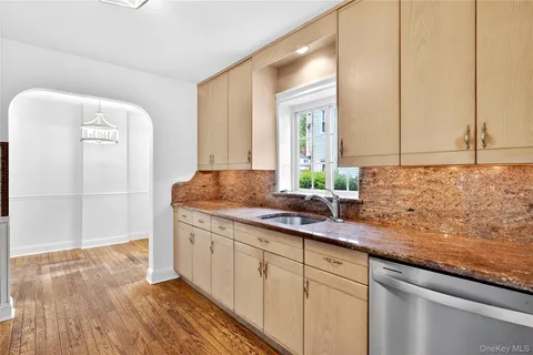 $965,000 | 25 Carlton Street, Malverne, NY 11565
