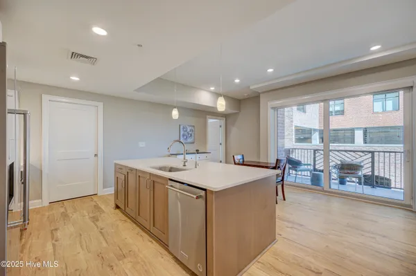 $500,000 | 240 North Water Street, Unit 653, Wilmington, NC 28401