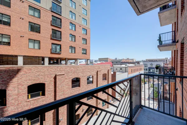 $500,000 | 240 North Water Street, Unit 653, Wilmington, NC 28401