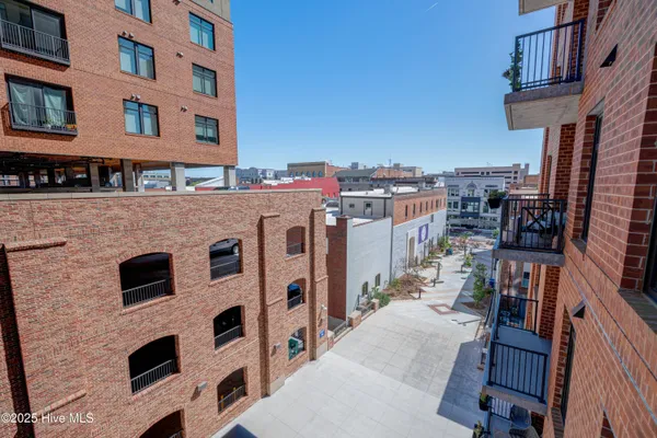 $500,000 | 240 North Water Street, Unit 653, Wilmington, NC 28401