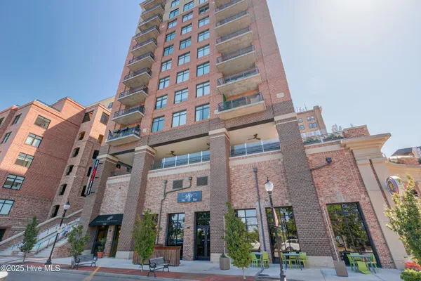$500,000 | 240 North Water Street, Unit 653, Wilmington, NC 28401