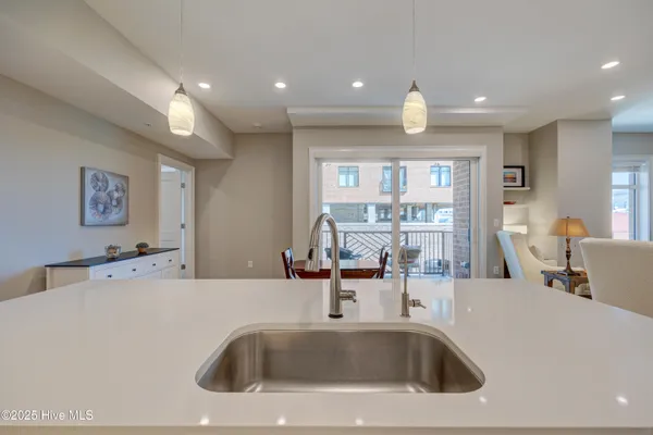 $500,000 | 240 North Water Street, Unit 653, Wilmington, NC 28401