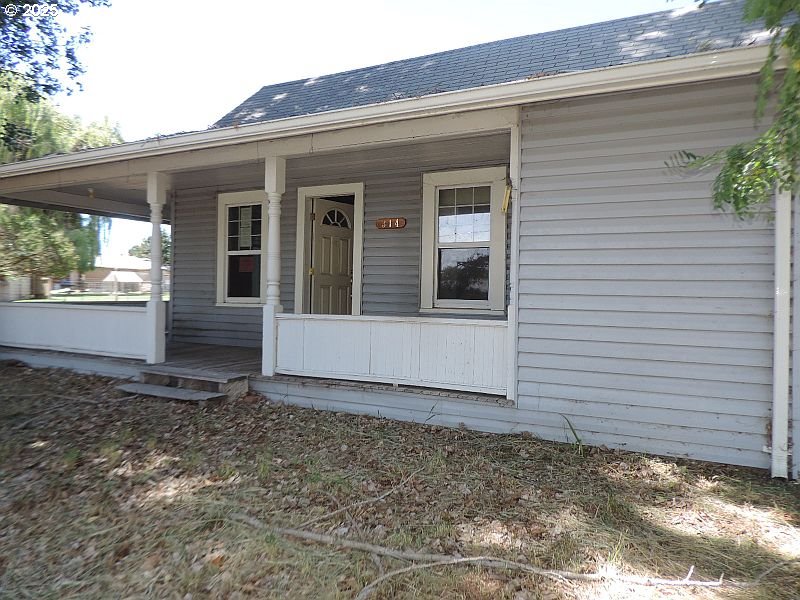 314 Northwest 2nd Street Grass Valley, OR 97029 - Photo 1 of 26 a view of a house with a yard