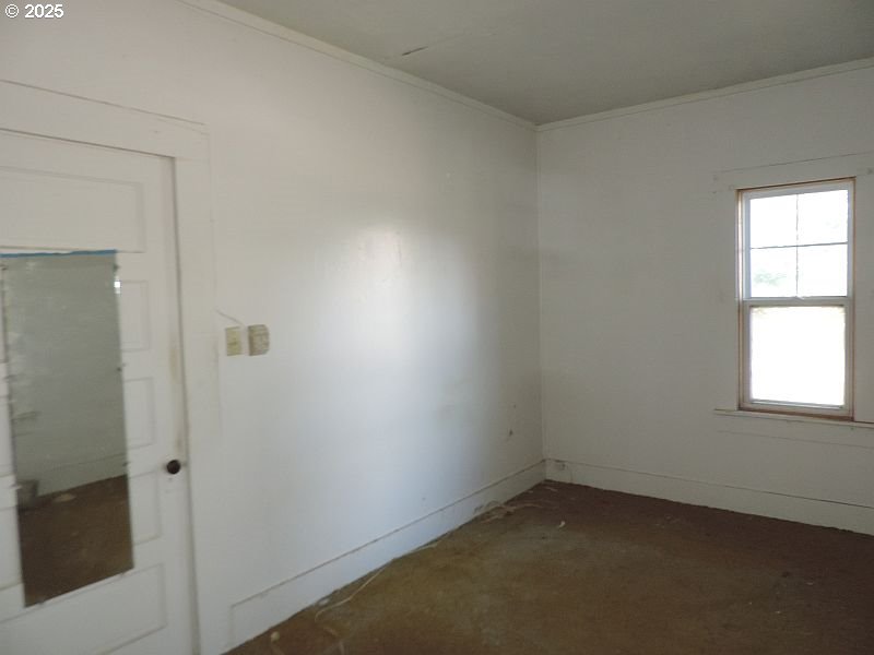 314 Northwest 2nd Street Grass Valley, OR 97029 - Photo 14 of 26 an empty room with a window