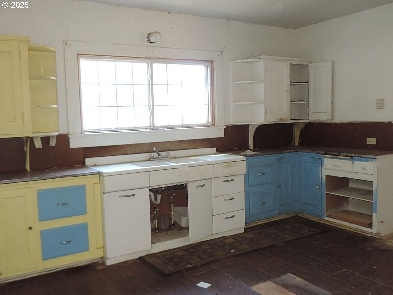 314 Northwest 2nd Street Grass Valley, OR 97029 - Photo 21 of 26 a kitchen with a stove and a sink