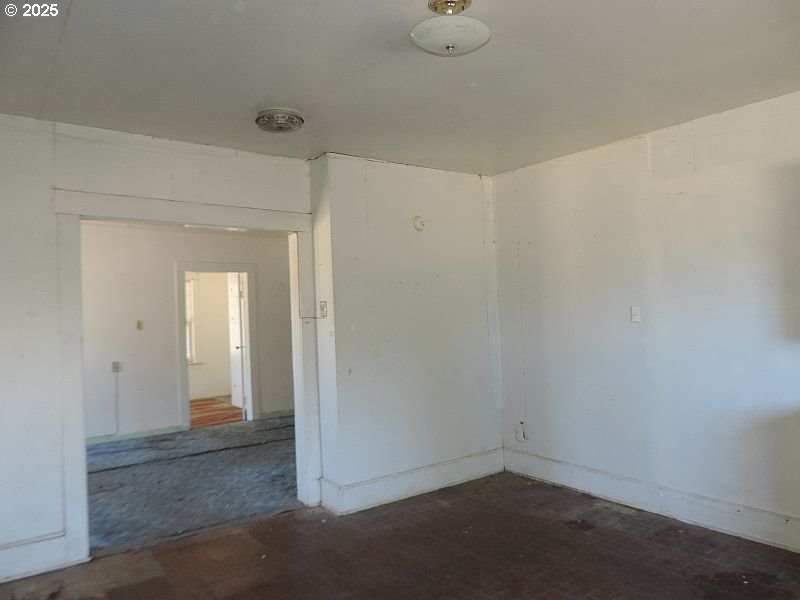 314 Northwest 2nd Street Grass Valley, OR 97029 - Photo 22 of 26