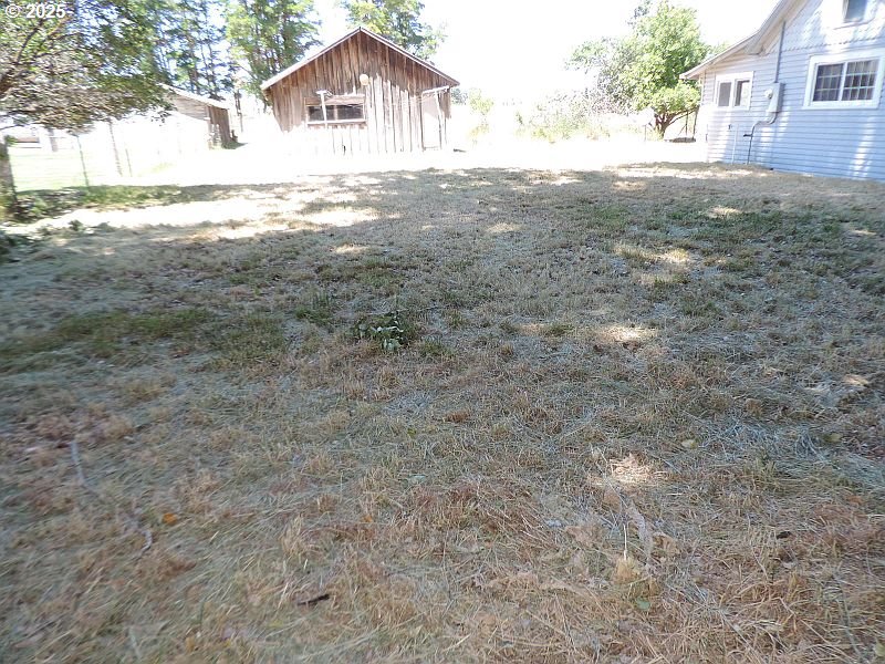 314 Northwest 2nd Street Grass Valley, OR 97029 - Photo 24 of 26 a front view of a house with a yard