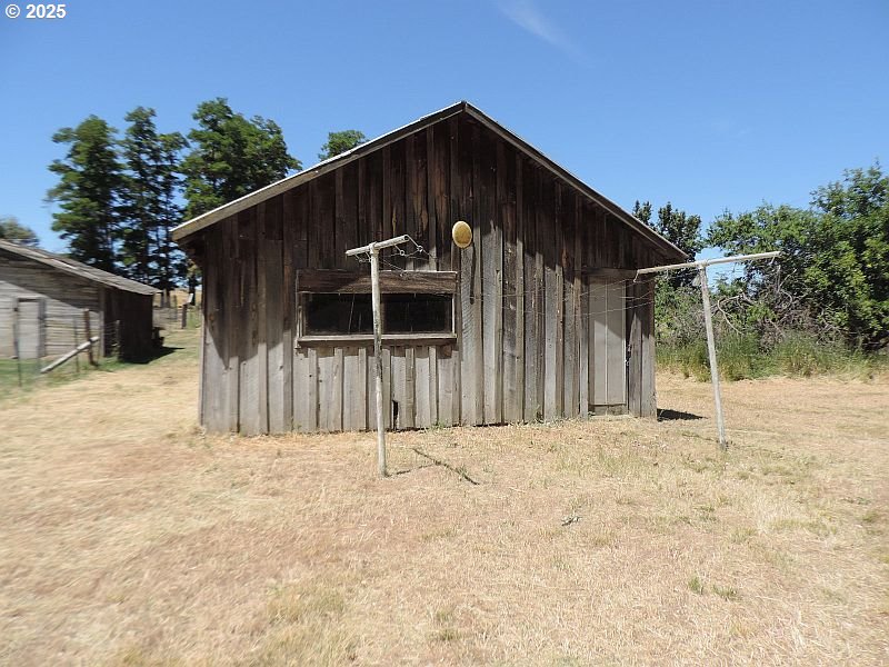 314 Northwest 2nd Street Grass Valley, OR 97029 - Photo 9 of 26 a house with trees in the background