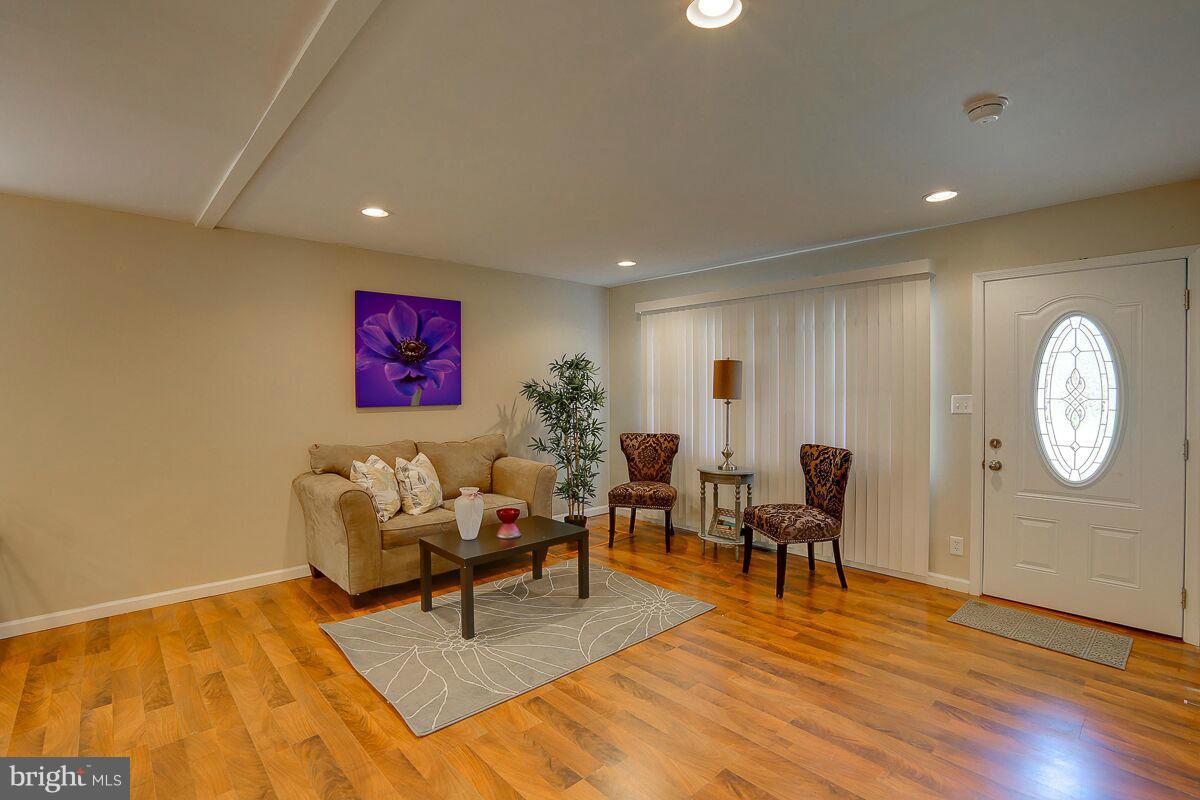 3110 Fairview Road Baltimore, MD 21207 - Photo 4 of 28 Living Room