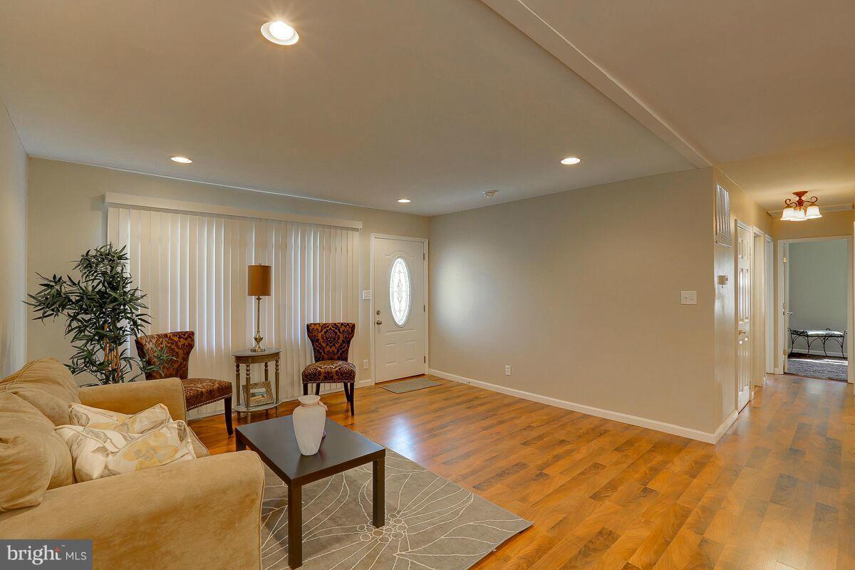 3110 Fairview Road Baltimore, MD 21207 - Photo 5 of 28 Living Room