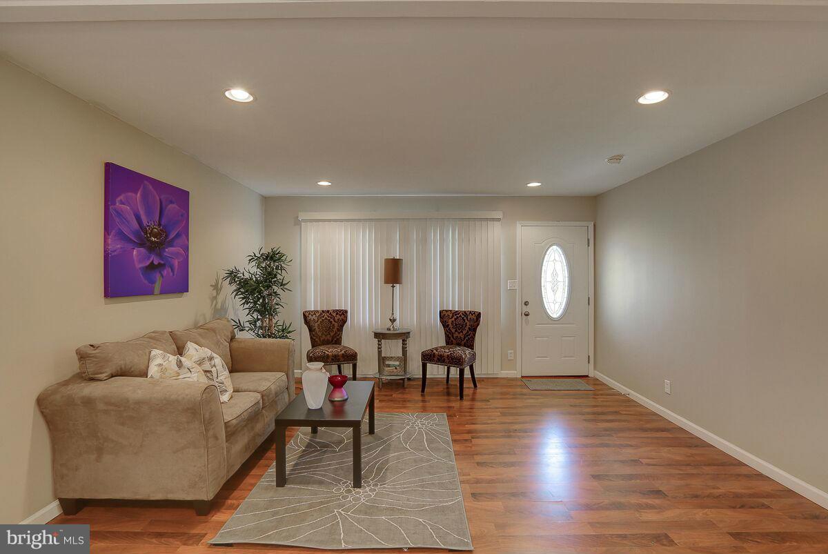 3110 Fairview Road Baltimore, MD 21207 - Photo 6 of 28 Living Room
