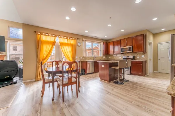 $649,900 | 6085 Irene Drive, Hoffman Estates, IL 60192
