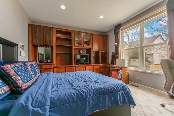 $649,900 | 6085 Irene Drive, Hoffman Estates, IL 60192