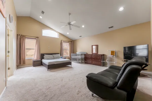 $649,900 | 6085 Irene Drive, Hoffman Estates, IL 60192