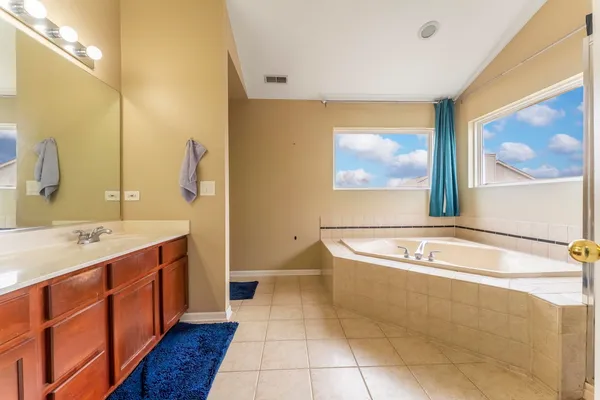 $649,900 | 6085 Irene Drive, Hoffman Estates, IL 60192