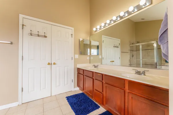 $649,900 | 6085 Irene Drive, Hoffman Estates, IL 60192