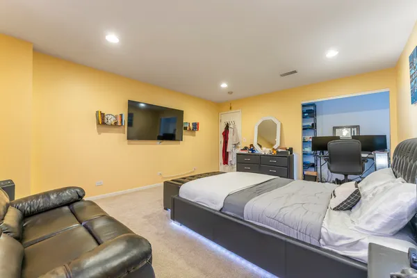 $649,900 | 6085 Irene Drive, Hoffman Estates, IL 60192