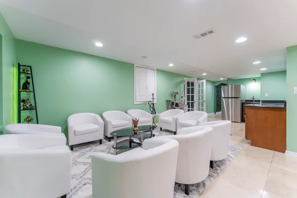 $649,900 | 6085 Irene Drive, Hoffman Estates, IL 60192