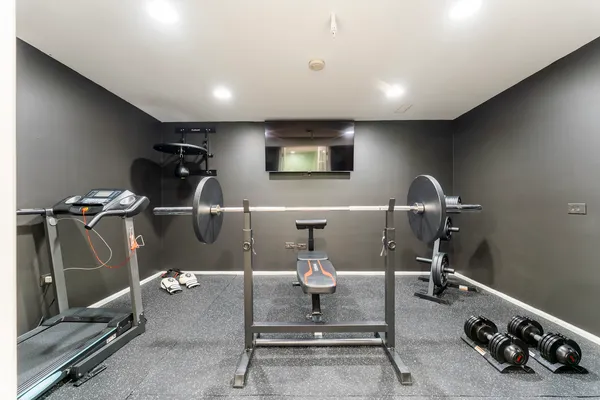 $649,900 | 6085 Irene Drive, Hoffman Estates, IL 60192
