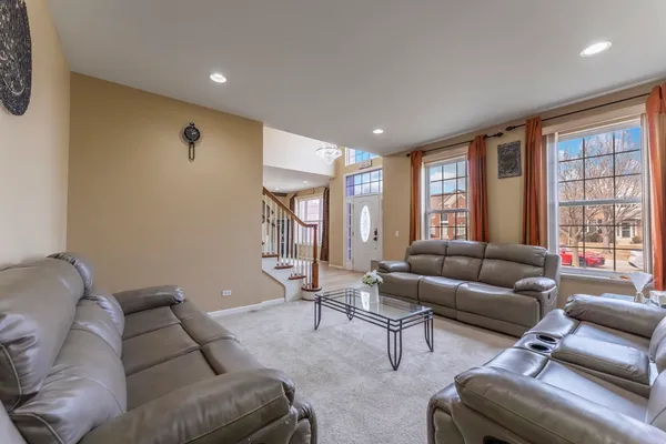 $649,900 | 6085 Irene Drive, Hoffman Estates, IL 60192