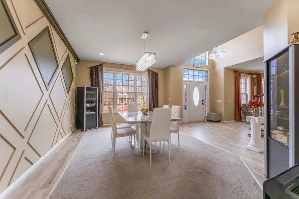 $649,900 | 6085 Irene Drive, Hoffman Estates, IL 60192