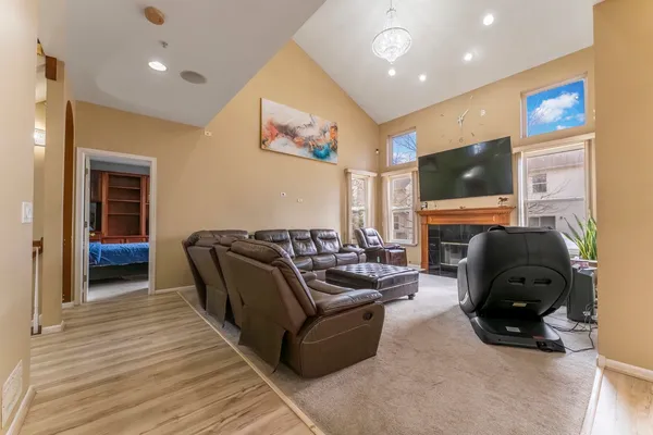 $649,900 | 6085 Irene Drive, Hoffman Estates, IL 60192