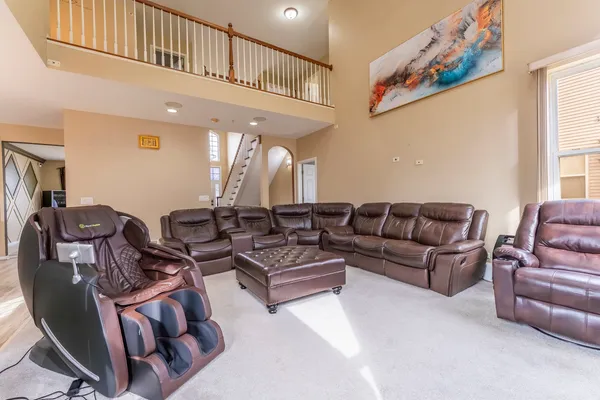 $649,900 | 6085 Irene Drive, Hoffman Estates, IL 60192