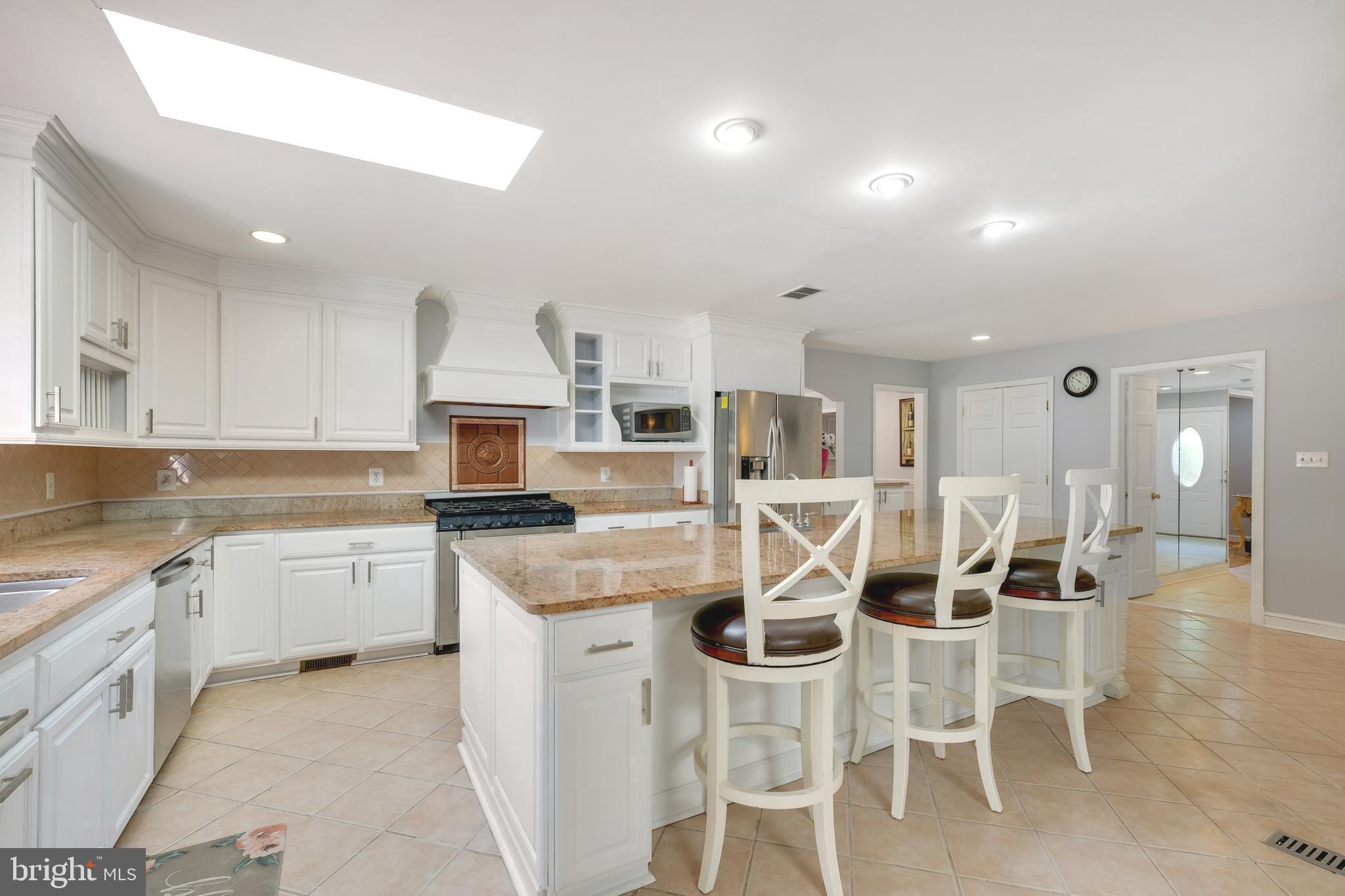 9713 River Road Potomac, MD 20854 - Photo 12 of 58 GOURMET KITCHEN