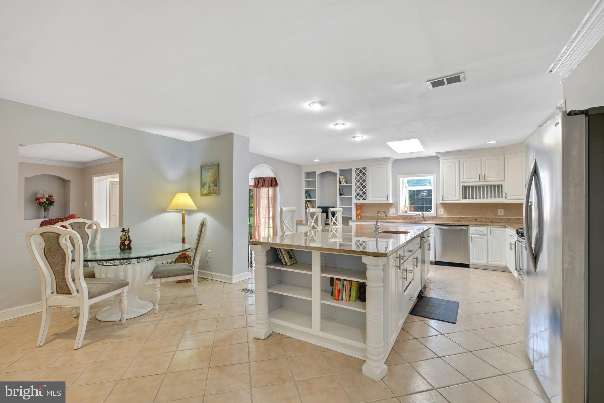 9713 River Road Potomac, MD 20854 - Photo 13 of 58 GOURMET KITCHEN