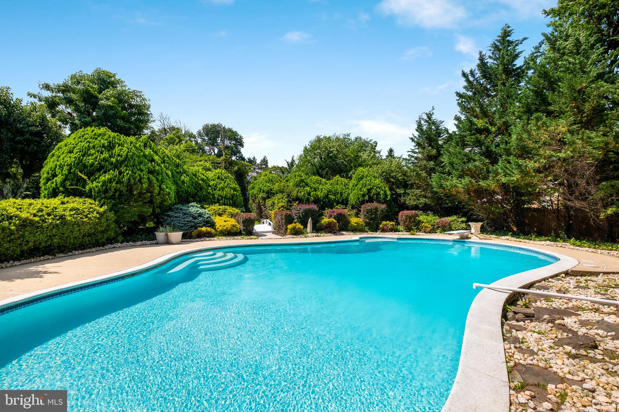 9713 River Road Potomac, MD 20854 - Photo 16 of 58 WALKOUT TO POOL DECK