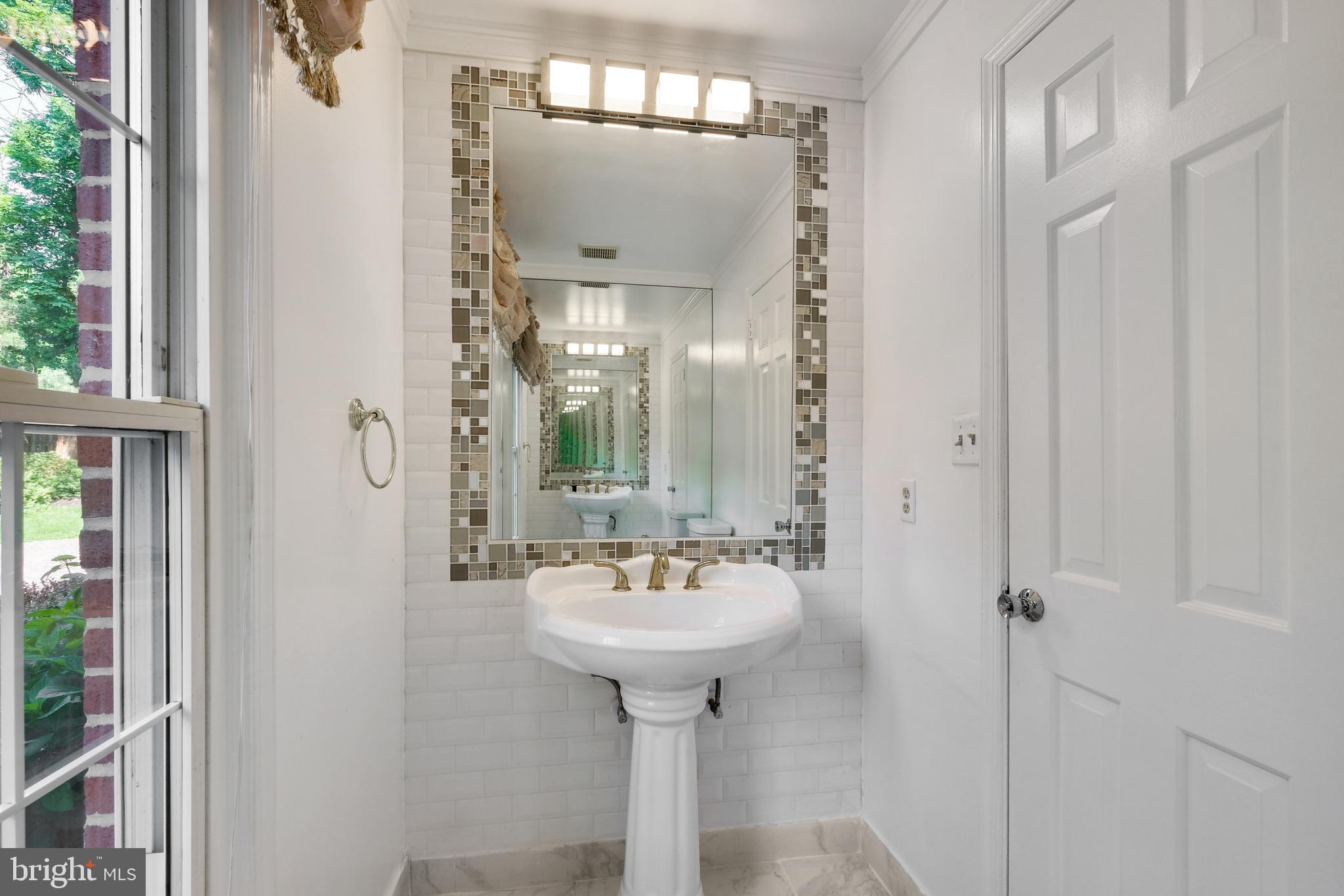 9713 River Road Potomac, MD 20854 - Photo 21 of 58 POWDER ROOM
