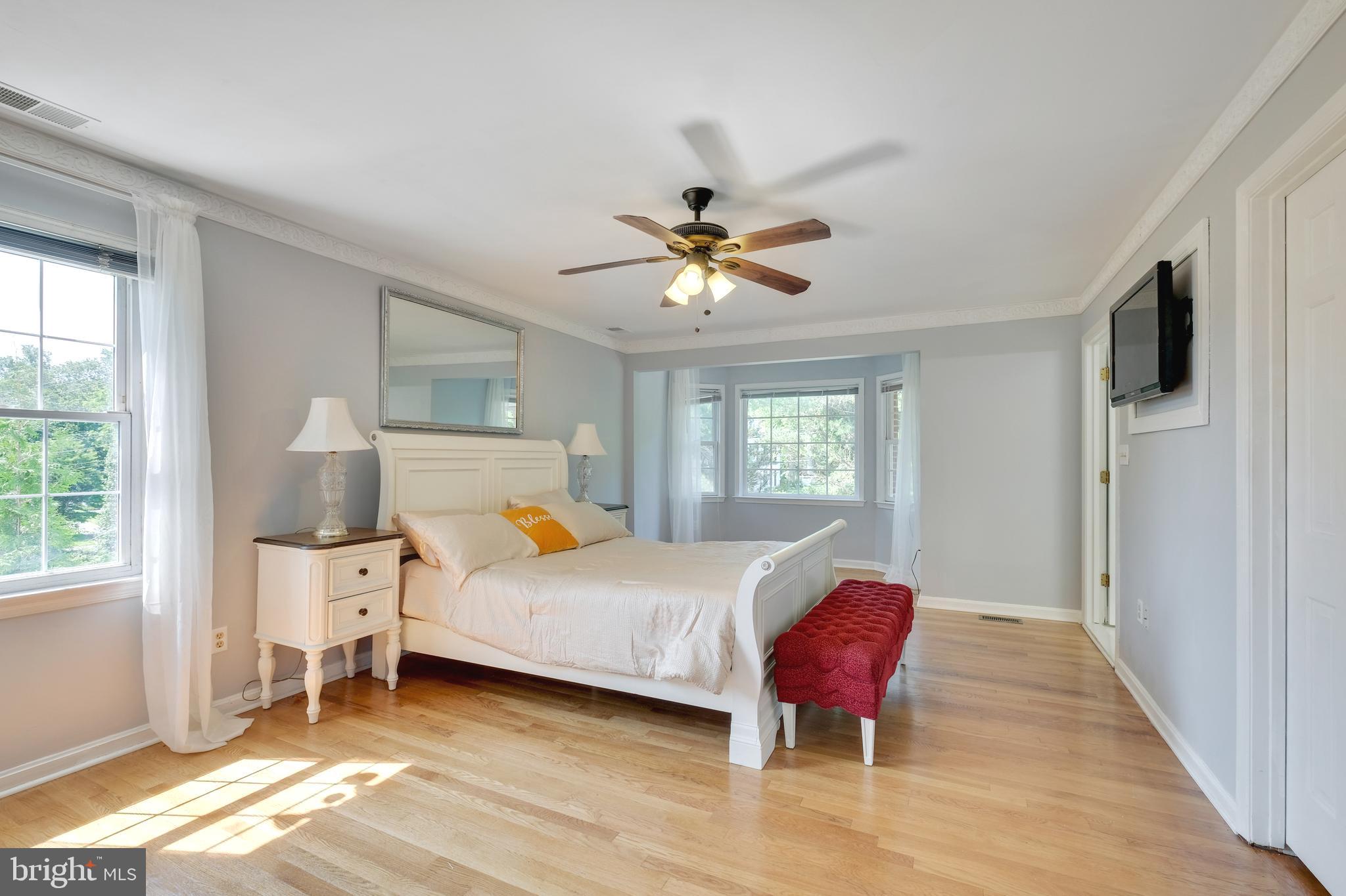 9713 River Road Potomac, MD 20854 - Photo 26 of 58 OWNER'S SUITE