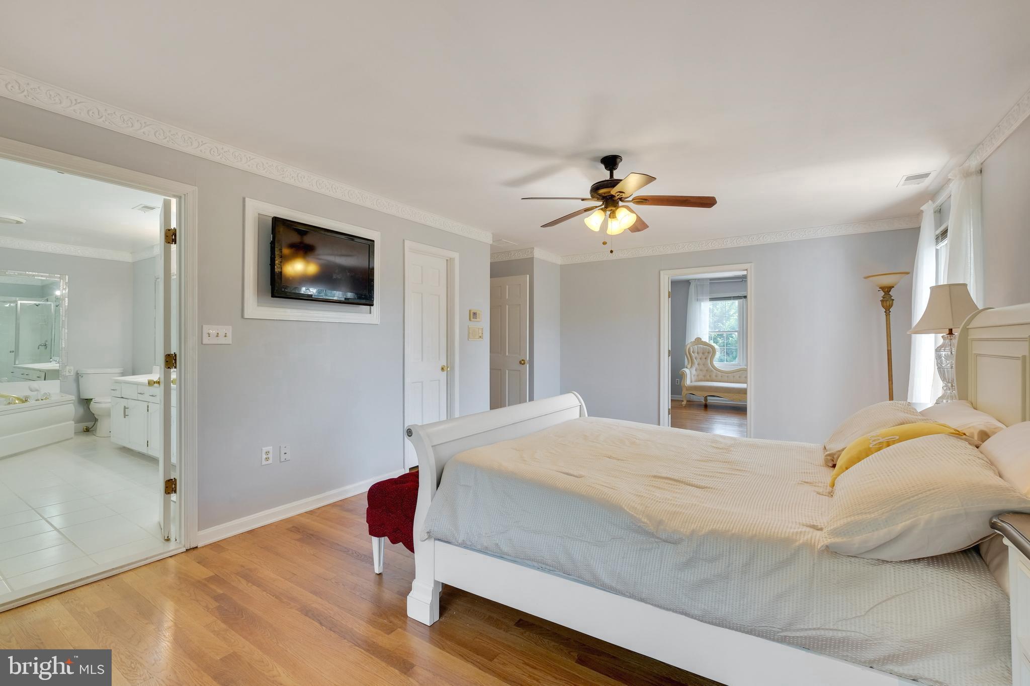 9713 River Road Potomac, MD 20854 - Photo 27 of 58 OWNER'S SUITE