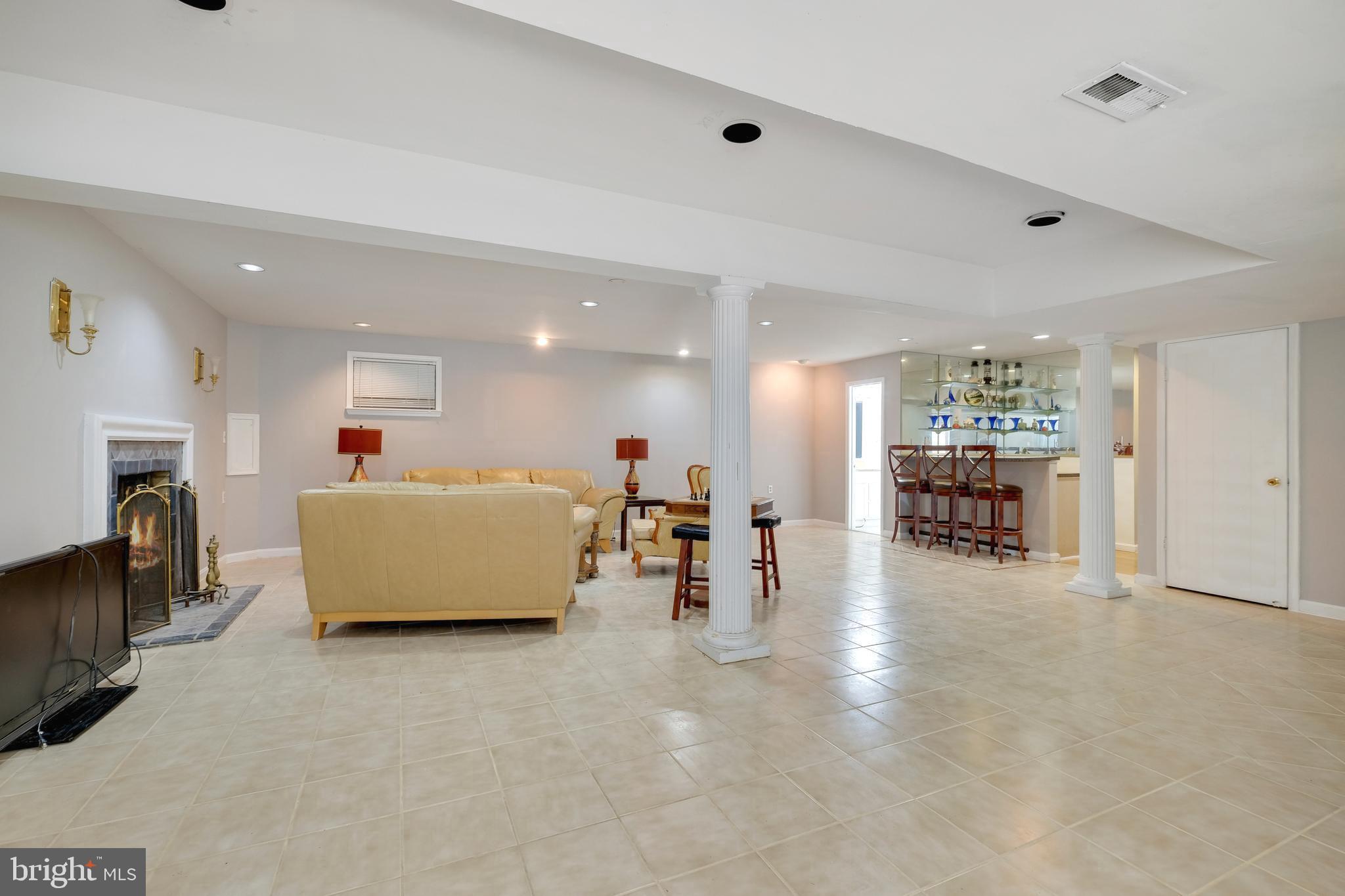 9713 River Road Potomac, MD 20854 - Photo 46 of 58 REC LEVEL/LOUNGE