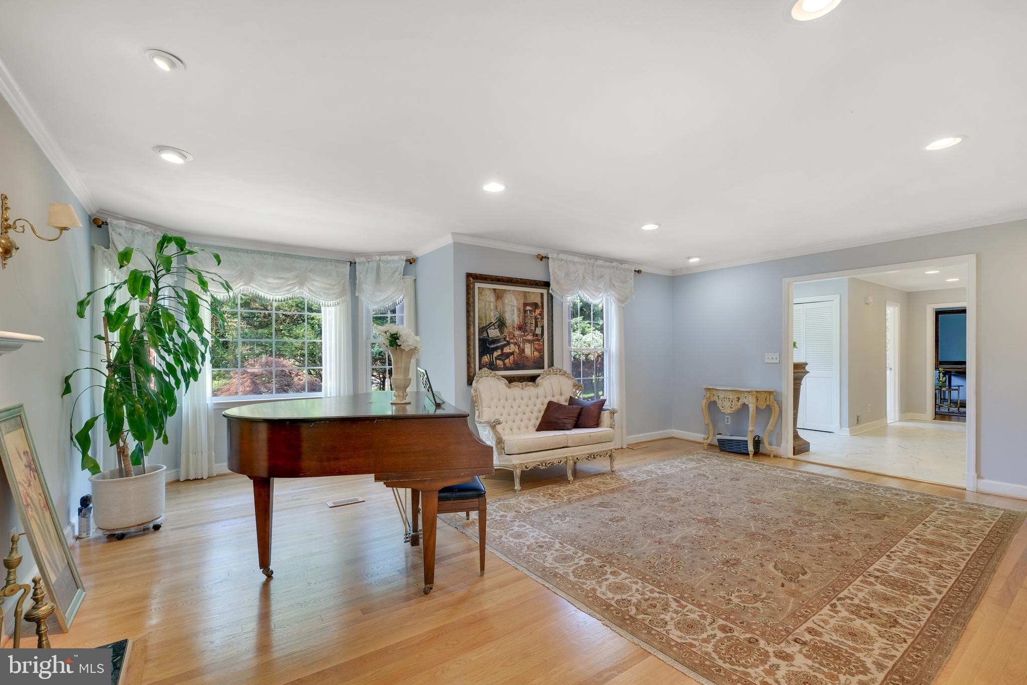 9713 River Road Potomac, MD 20854 - Photo 6 of 58 FORMAL LIVING ROOM