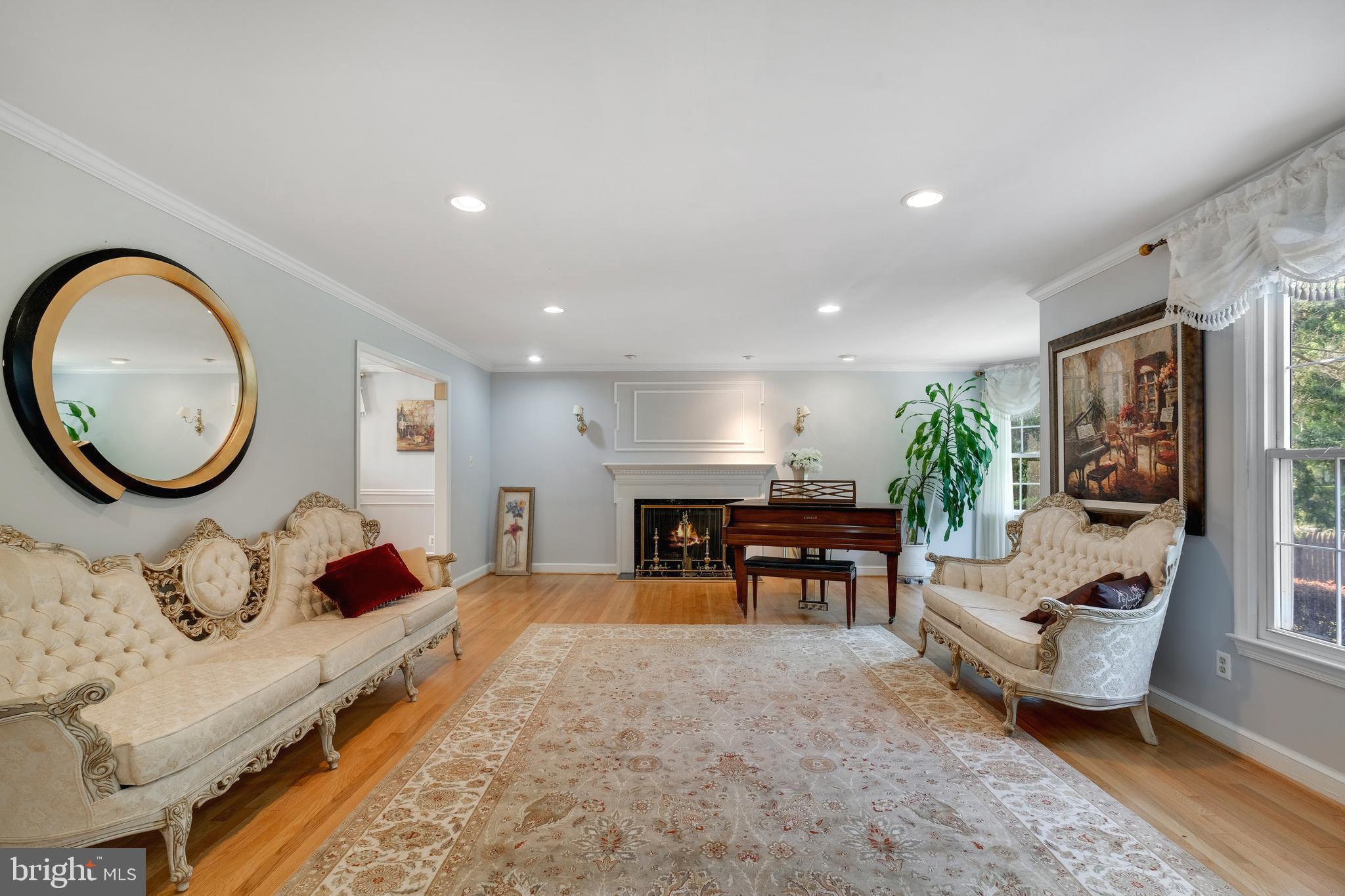 9713 River Road Potomac, MD 20854 - Photo 7 of 58 FORMAL LIVING ROOM