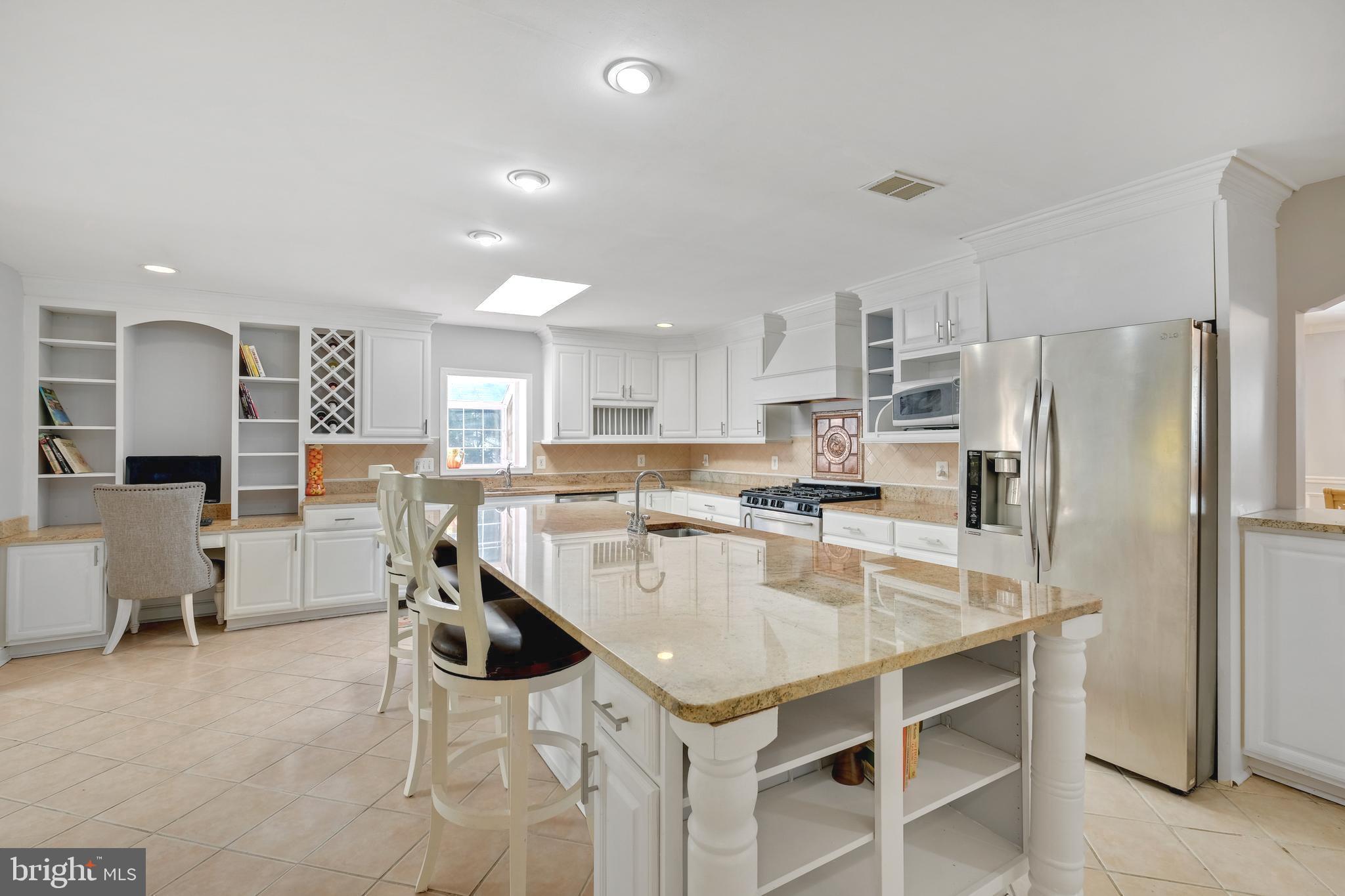 9713 River Road Potomac, MD 20854 - Photo 10 of 58 GOURMET KITCHEN