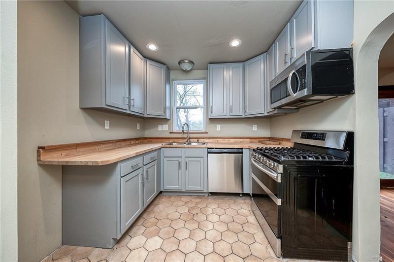 9502 Frankstown Road Penn Hills, PA 15235 - Photo 9 of 24 Gallery Image 9