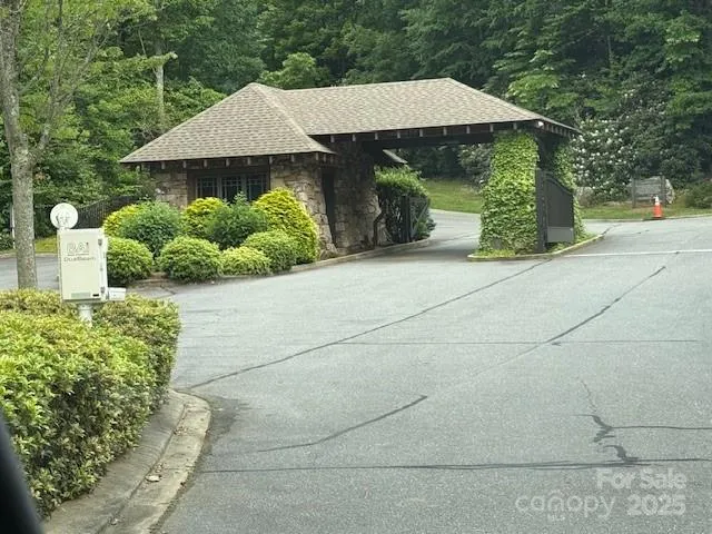 a view of a house with yard and plants