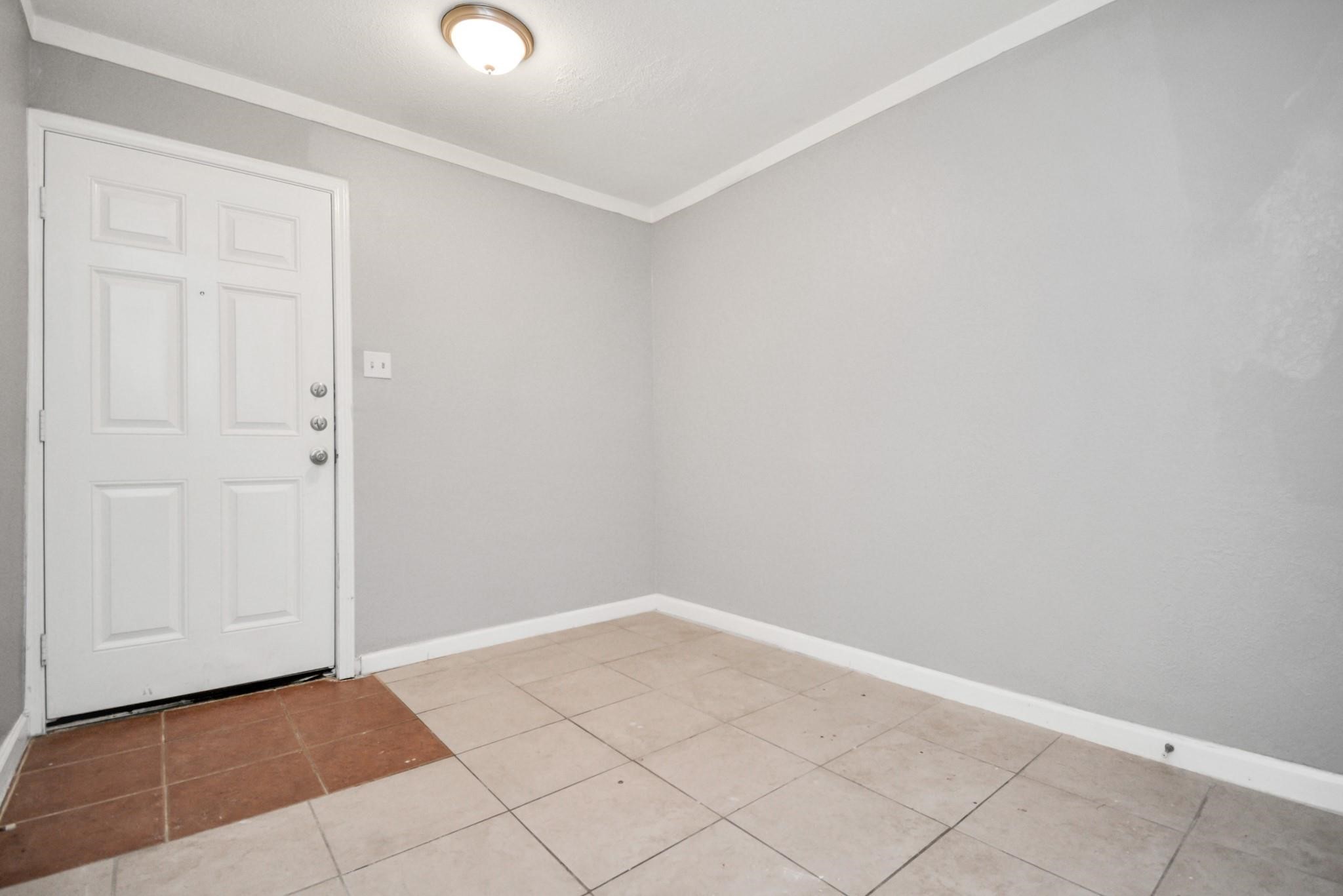 8622 Elbert Street, Unit B Houston, TX 77028 - Photo 14 of 21 a view of an empty room