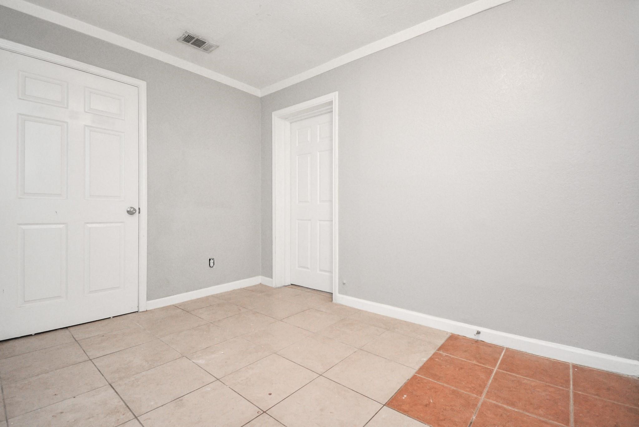 8622 Elbert Street, Unit B Houston, TX 77028 - Photo 15 of 21 a view of an empty room