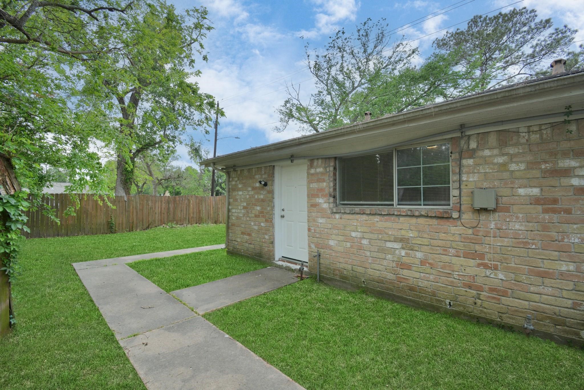 8622 Elbert Street, Unit B Houston, TX 77028 - Photo 18 of 21 a view of back yard of the house with a large tree