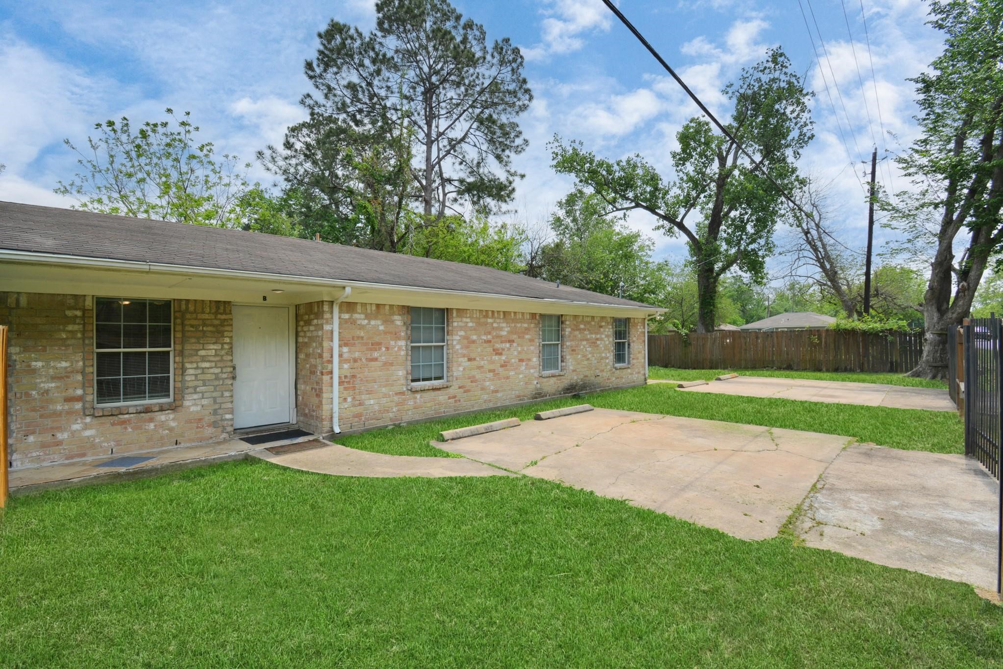 8622 Elbert Street, Unit B Houston, TX 77028 - Photo 2 of 21 a view of a backyard with a garden
