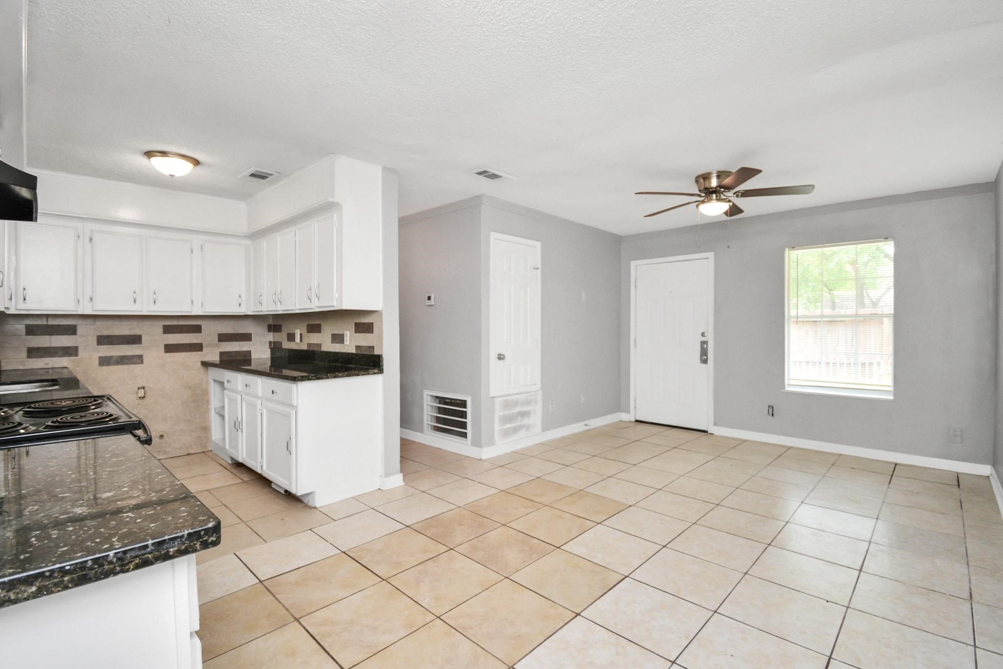 8622 Elbert Street, Unit B Houston, TX 77028 - Photo 7 of 21 a view of a kitchen with electric appliances