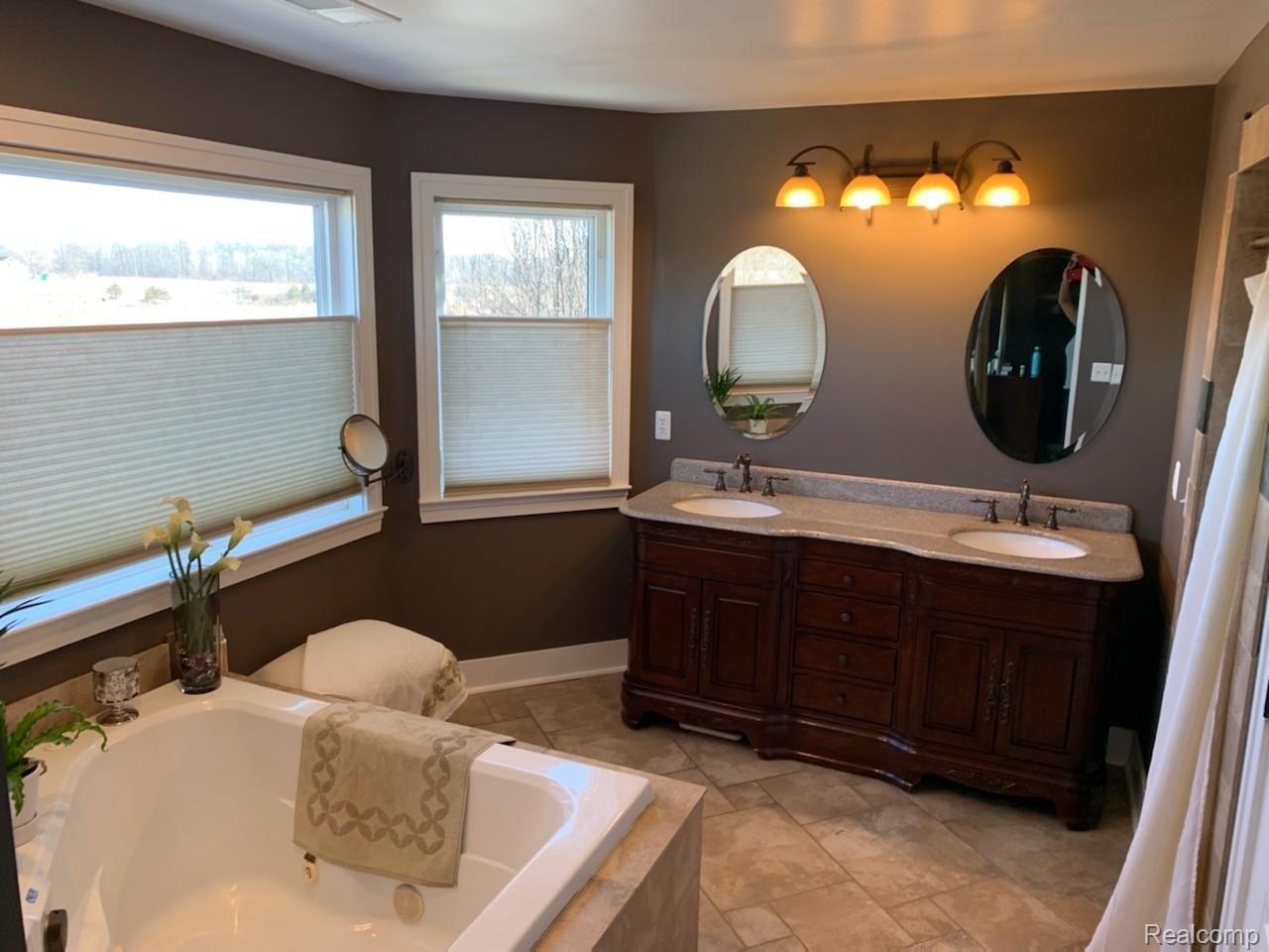 12386 Hibner Road Hartland, MI 48353 - Photo 18 of 29 IMG_9794.JPG