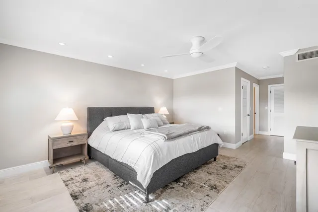 a view of a yard in front of house