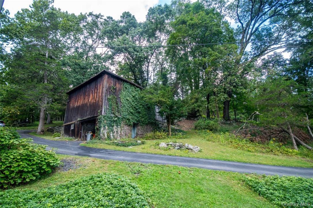 310 Oak Lane Newburgh, NY 12550 - Photo 11 of 34 a backyard of a house with lots of green space